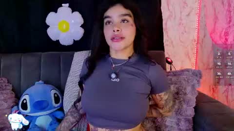 Snapshot of lauren_camila1 chatting on July 7, 1:41 am Lau online show from July 7, 1:41 am