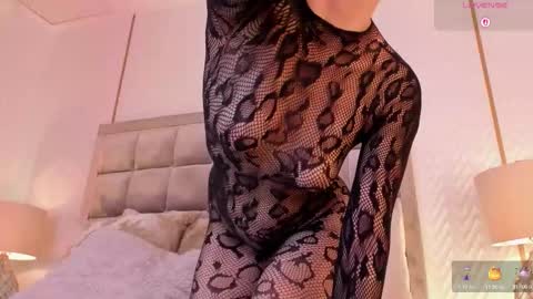 Snapshot of laurencarter1 chatting on October 31, 4:02 am online show from October 31, 4:02 am