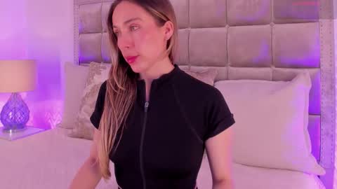 Snapshot of laurencarter1 chatting on November 17, 11:10 pm online show from November 17, 11:10 pm