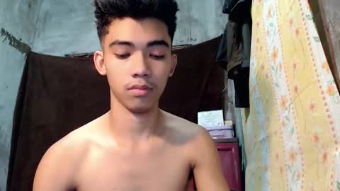 laurence_cuttieguyhere online show from April 22, 7:22 am