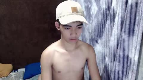 Snapshot of laurence_cuttieguyhere chatting on April 27, 6:55 am laurence_cuttieguyhere online show from April 27, 6:55 am