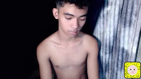 Snapshot of laurence_cuttieguyhere chatting on April 28, 7:52 pm laurence_cuttieguyhere online show from April 28, 7:52 pm