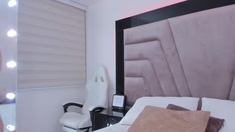 laurenclark1 online show from March 4, 3:45 am