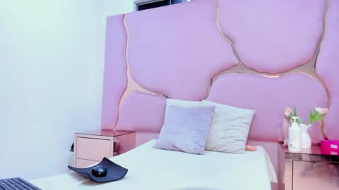 Snapshot of laurendpink chatting on July 13, 1:58 pm laurendpink online show from July 13, 1:58 pm