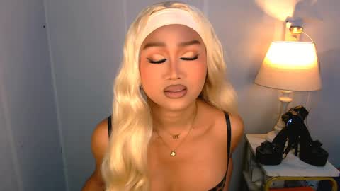 Snapshot of laurenfox16 chatting on May 27, 9:50 am chloe3 online show from May 27, 9:50 am