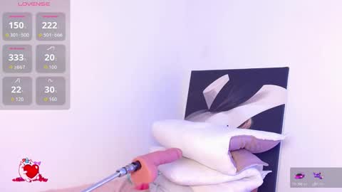 Lauren Gill online show from November 11, 9:04 pm