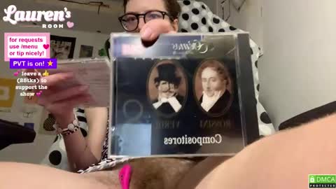Snapshot of laurenipsumsit chatting on May 19, 1:33 am Lauren online show from May 19, 1:33 am