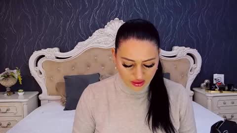 Snapshot of laurenjenssen chatting on October 16, 11:11 am Laura online show from October 16, 11:11 am