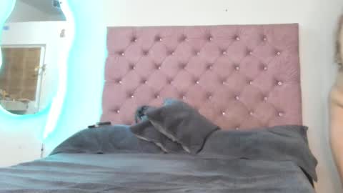 laurenlaine online show from September 27, 2:49 am