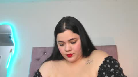laurenlaine online show from April 19, 2:22 am