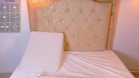 laurenn_smitth online show from April 21, 12:44 pm