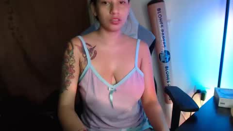 Snapshot of laurenphillipsx chatting on December 16, 2:38 pm Lauren online show from December 16, 2:38 pm