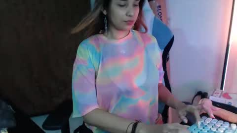 Snapshot of laurenphillipsx chatting on December 19, 10:53 pm Lauren online show from December 19, 10:53 pm