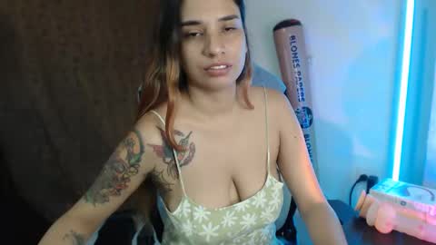 Snapshot of laurenphillipsx chatting on January 15, 6:19 pm Lauren online show from January 15, 6:19 pm