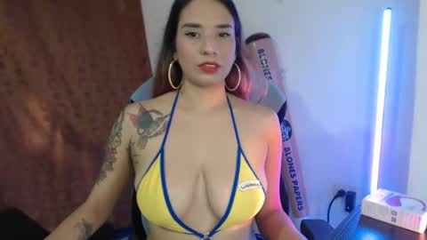 Snapshot of laurenphillipsx chatting on February 20, 9:53 pm Lauren online show from February 20, 9:53 pm