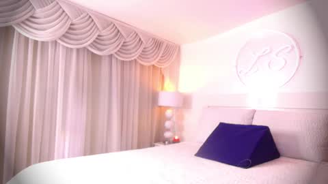 Lauren Saenz online show from January 22, 12:06 pm