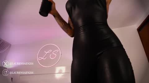 Lauren Saenz online show from January 28, 8:15 pm