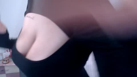 Laura online show from December 3, 8:39 pm