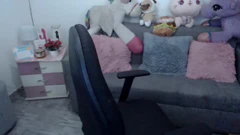 Laura online show from December 11, 1:58 am