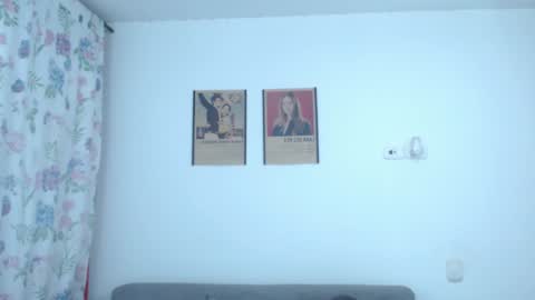 Laura online show from January 17, 1:04 am