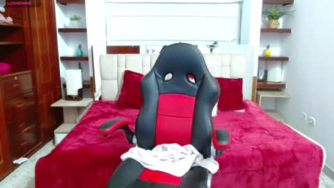 Snapshot of laurent1_ chatting on January 29, 9:33 am laurent online show from January 29, 9:33 am