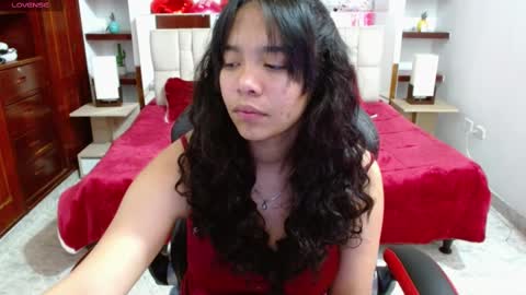 Snapshot of laurent1_ chatting on February 18, 3:31 am laurent online show from February 18, 3:31 am