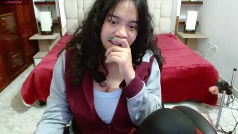 Snapshot of laurent1_ chatting on March 1, 9:07 am laurent online show from March 1, 9:07 am