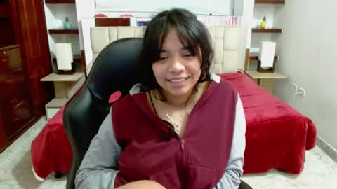 Snapshot of laurent1_ chatting on March 12, 9:12 am laurent online show from March 12, 9:12 am