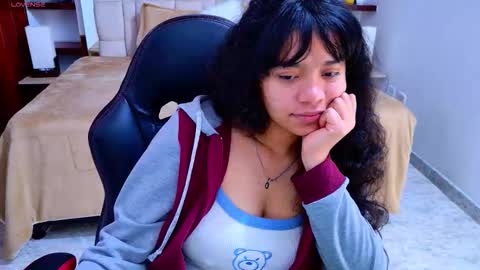 Snapshot of laurent1_ chatting on October 15, 4:01 am laurent online show from October 15, 4:01 am