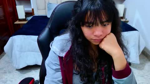 Snapshot of laurent1_ chatting on October 18, 4:15 am laurent online show from October 18, 4:15 am