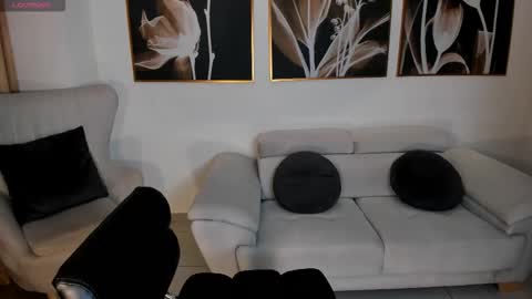 Snapshot of laurentconnor chatting on October 16, 3:29 am Lau online show from October 16, 3:29 am