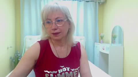 Snapshot of laurenwishy chatting on May 25, 5:24 am Lauren online show from May 25, 5:24 am