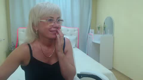 Snapshot of laurenwishy chatting on July 6, 3:03 pm Lauren online show from July 6, 3:03 pm