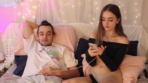 Snapshot of laurenxcros chatting on December 2, 8:00 pm Lauren online show from December 2, 8:00 pm