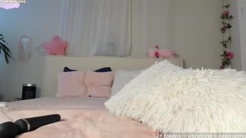 Lauren online show from February 11, 8:03 pm