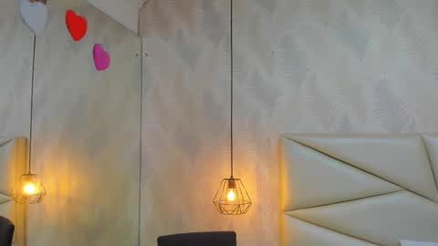 Snapshot of laurettedela_roux chatting on November 6, 11:11 am Laurent online show from November 6, 11:11 am