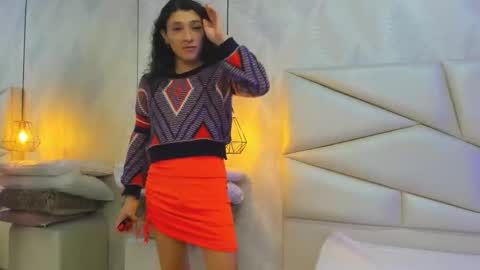 Snapshot of laurettedela_roux chatting on December 5, 10:02 am Laurent online show from December 5, 10:02 am