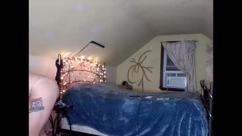 Snapshot of laureybabe44 chatting on December 18, 10:57 pm Lauren online show from December 18, 10:57 pm