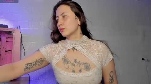 Snapshot of lauryn_muller_ chatting on July 3, 7:04 am Lau online show from July 3, 7:04 am