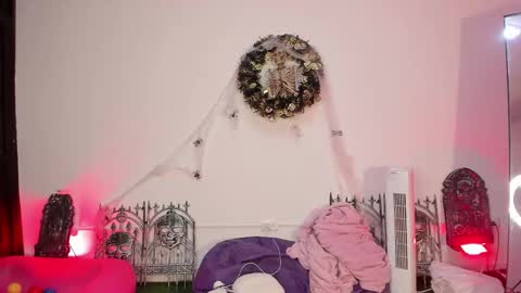 Snapshot of laurynjeffers chatting on October 4, 5:38 am  LaurynJeffers  online show from October 4, 5:38 am