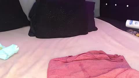 Snapshot of laurynwolf_ chatting on December 22, 10:36 pm tania online show from December 22, 10:36 pm