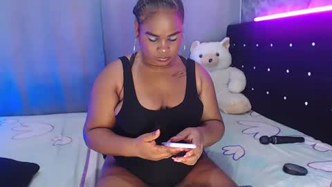 Snapshot of laurynwolf_ chatting on December 25, 12:16 am tania online show from December 25, 12:16 am