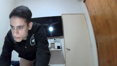 Snapshot of lauti_twink chatting on December 2, 6:09 am Lautaro online show from December 2, 6:09 am