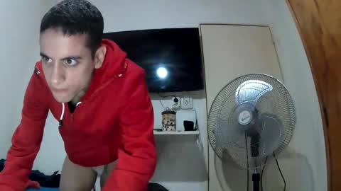 Snapshot of lauti_twink chatting on March 4, 7:08 am Lautaro online show from March 4, 7:08 am