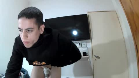 Snapshot of lauti_twink chatting on September 15, 6:46 am Lautaro online show from September 15, 6:46 am