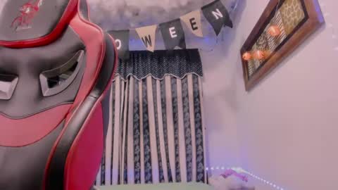 Lauu G online show from October 11, 10:14 am