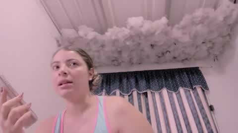 Lauu G online show from November 27, 10:50 am