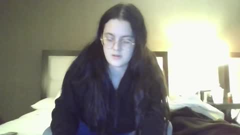 lauvlylu online show from February 16, 9:16 am