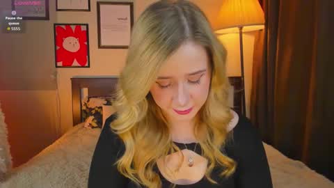 Snapshot of lavender_tender chatting on February 27, 6:02 am Lav online show from February 27, 6:02 am