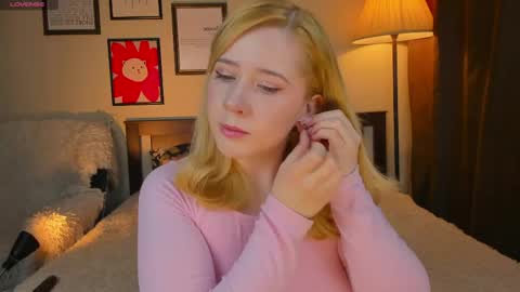 Snapshot of lavender_tender chatting on May 9, 9:47 am Lav online show from May 9, 9:47 am